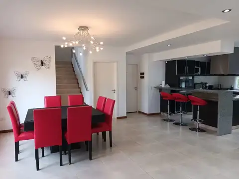 Casa en Venta con 1 cochera