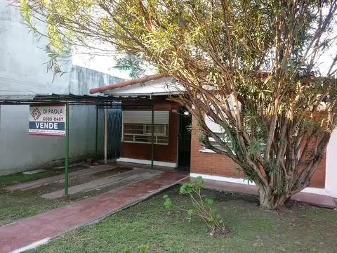 VENTA - CASA 3 AMB BUEN ESTADO EN LOTE DE 10 X 30 MTS, LOMAS