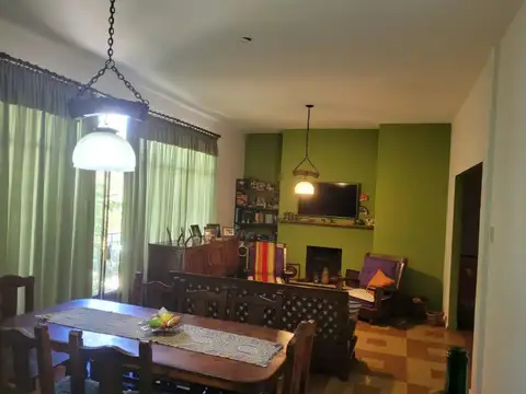 Amplio departamento de 4 ambientes con patio terraza y parrilla en Castelar Norte (GD-118)
