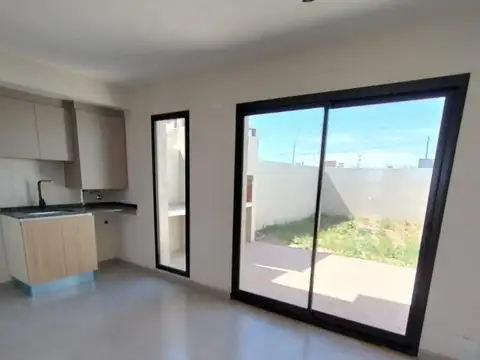 Casa 3 ambientes con 2 baños
