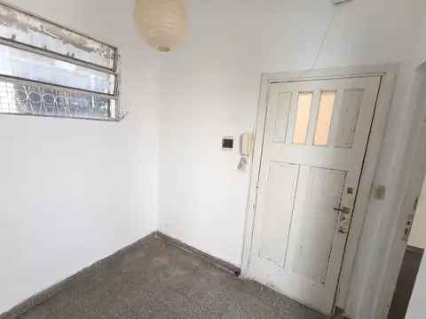 PH 3 Ambientes- Dos Patios- Terraza Propia actual  S/Escalera. En complejo entrada común es el 1ero. por pasillo.