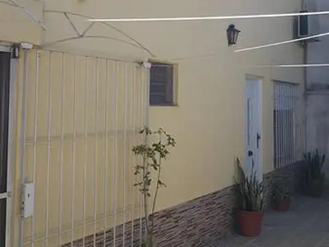 Casa 8 ambientes con 3 baños