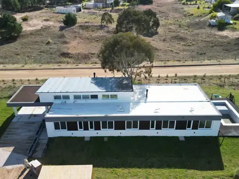 Casa 7 ambientes con 5 baños