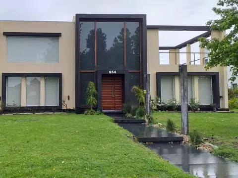 Casa amoblada de 5 ambientes
