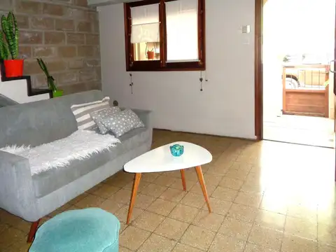 CASA EN VENTA EN CASILDA - RECICLADA - IMPECABLE!