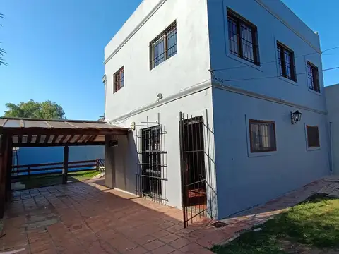 Casa en Venta con 3 cocheras
