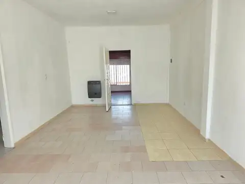 Depto Tipo Casa en Alquiler en Lomas del Mirador, $ 600.000