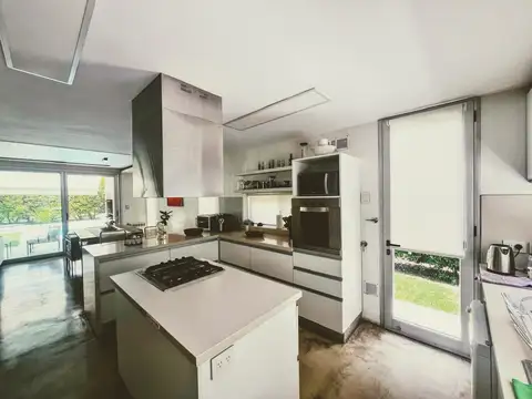 VENTA CASA 4 AMBIENTES EN BARRIO LA COMARCA