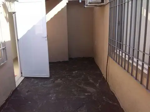 Chalet 3 ambientes  al frente + departamento 2 ambientes