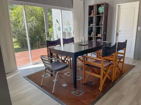 EXCELENTE CASA EN EL DELTA