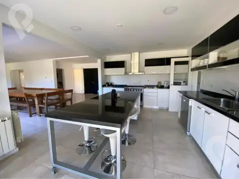 Casa en Alquiler Temporal con 2 cocheras