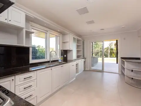 Casa 4 ambientes con 3 baños