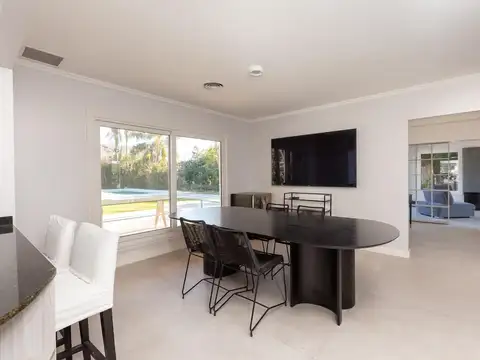 Casa en Venta con 4 cocheras
