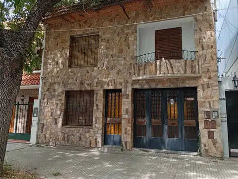 15 ENTRE 35 Y 36, CASA EN VENTA DE  3 DORMITORIOS + COCHERA. BARRIO NORTE, LA PLATA.