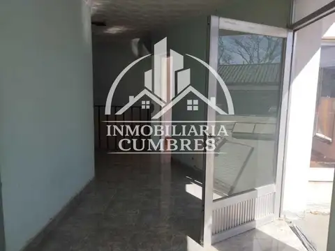 Casa en Alquiler con 1 cochera