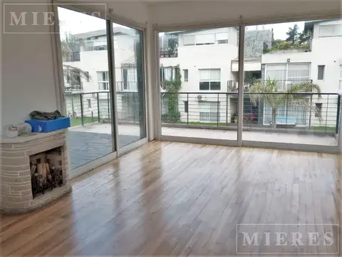 Departamento de tres ambientes en venta en Solar Azul