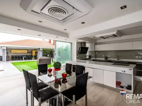 Venta Casa de 8 amb Pileta Quincho Cochera Devoto