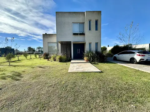 Casa en venta a la Laguna en Barrio Privado Santo Domingo - San Vicente