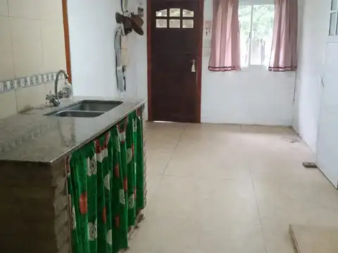 Casa en Alquiler con 2 cocheras