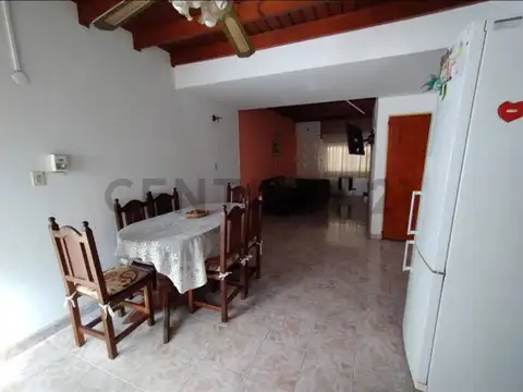 77 entre 1 bis y 2 300, Piso 0