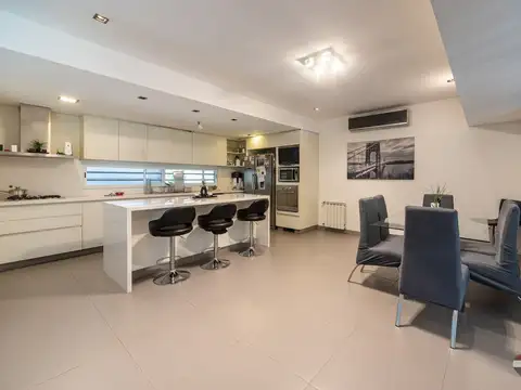 Casa 5 ambientes con 2 baños