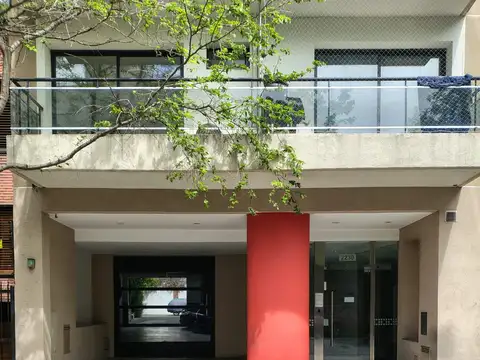 AL FRENTE - AMPLIO DIVISIBLE – BALCON Y PATIO–  MUY BUENOS DETALLES – REGIO SUM CON PARRILLA – LAUNDRY