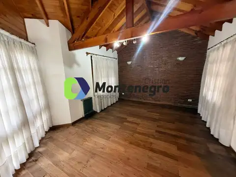 Casa 4 ambientes con 2 baños