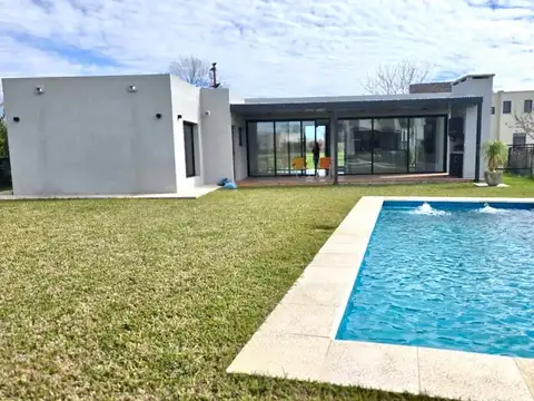 Casa en Alquiler en Haras Santa María, USD 1.500