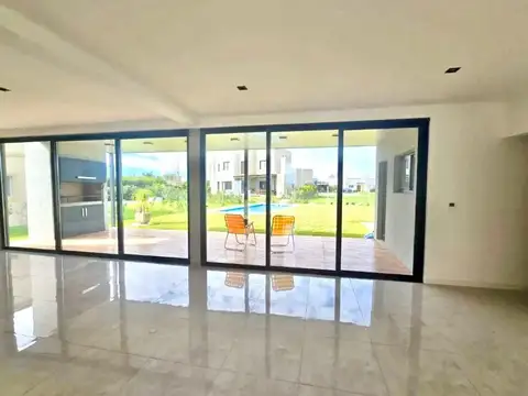 Casa 5 ambientes con 3 baños