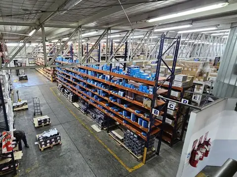 VENTA MAGNIFICO GALPON CON LOCAL, OFICINAS Y PLAYA