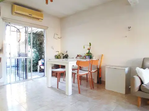 Casa con Jardin y Garage en Venta Triplex
