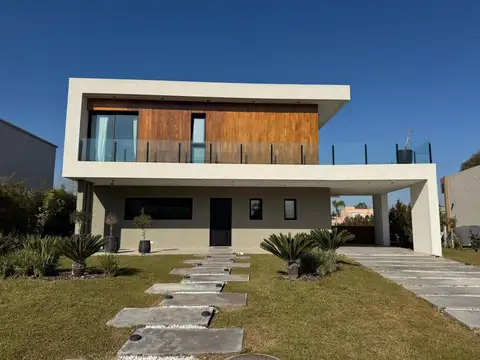 Casa en Alquiler en Terralagos, USD 5.000