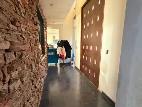 Casa 6 ambientes con 4 baños