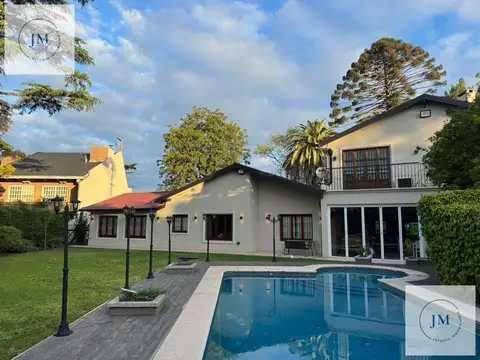 Casa 10 ambientes con 6 baños