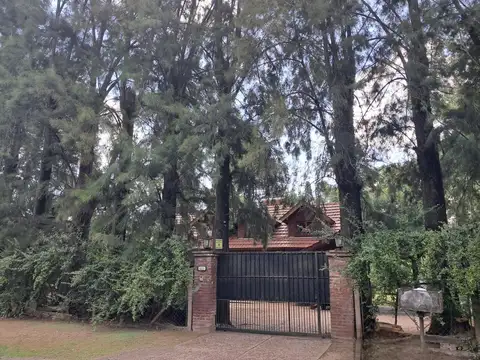 Casa en Venta con 2 cocheras