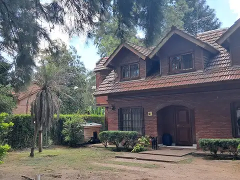 Casa 5 ambientes con 4 baños