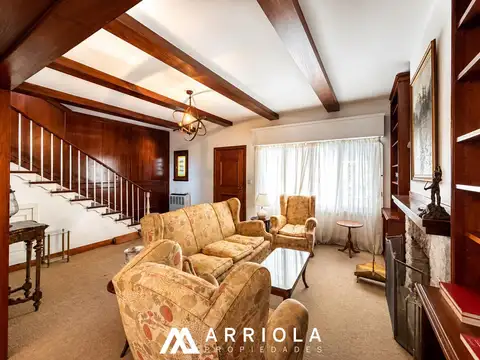 Casa en Venta con 2 cocheras