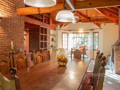 Casa 5 ambientes con 4 baños