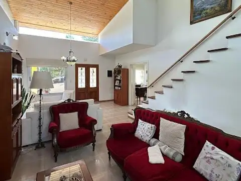 Casa 5 ambientes con 3 baños