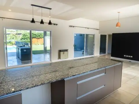 Avenida Patricias Argentinas 1800