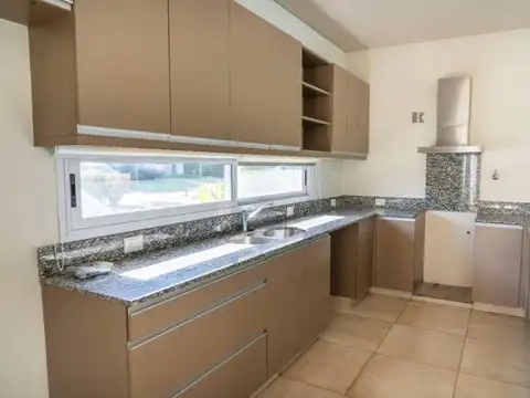 VENTA Casa 4 amb con pileta en Los Tacos