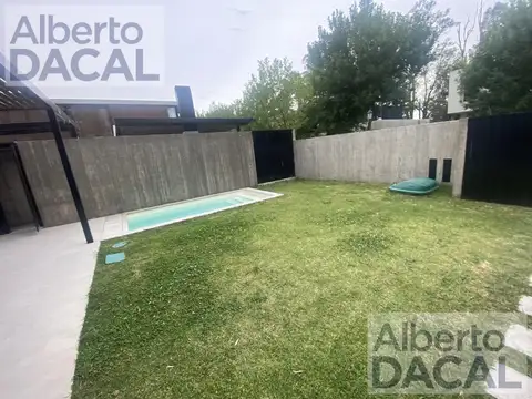 Casa 5 ambientes con 3 baños