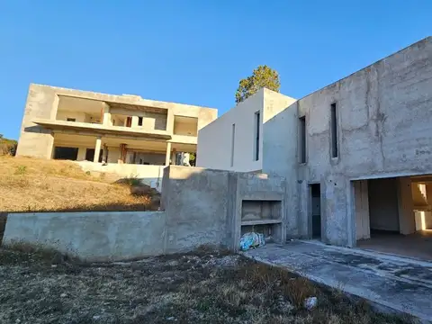 Casa 6 ambientes con 2 baños