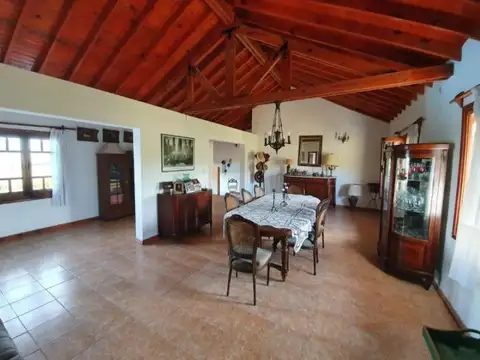 Casa De Tres Dormitorios Con Pileta, Barrio Los Algarrobos