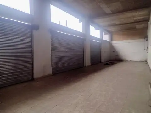 Local en Alquiler en Cruce Castelar, USD 8.500