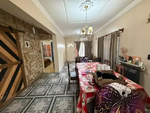 Casa 4 ambientes con 1 baño