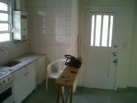 MUY BUEN PH , 3 AMB, CON 2 PATIOS , TERRAZA TRANSITABLE ,OLIVOS,  A 4 CUADRAS  DE AV UZAL