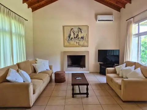 Casa 6 ambientes con 3 baños