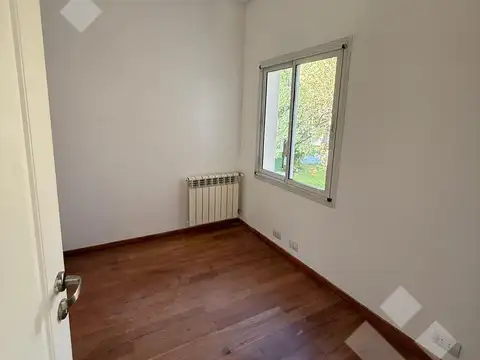 Casa 6 ambientes con 2 baños