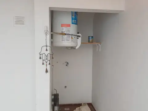 Departamento en Alquiler en Monte Castro, $ 640.000